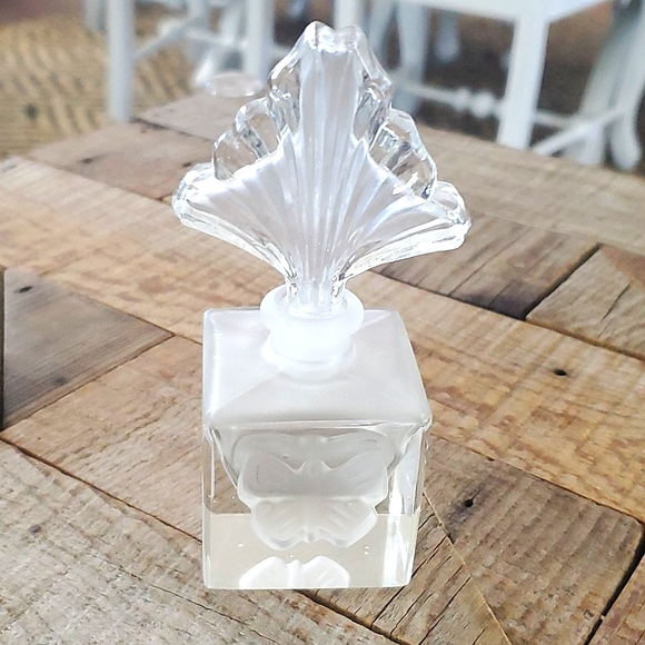 Vintage Silvestri Frosted Crystal Perfume Bottle - Picture 2 of 8